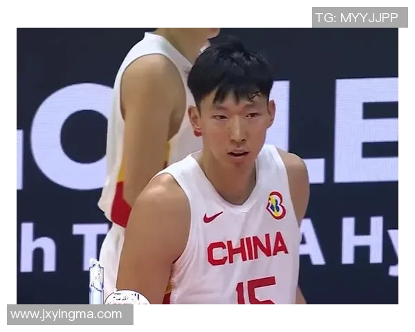 周鹏的篮球之路：从青涩少年到国家队核心的奋斗历程与荣耀时刻