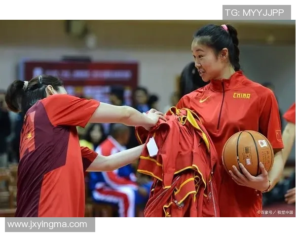 新疆女篮与北京女篮激战正酣谁能在赛场上笑到最后
